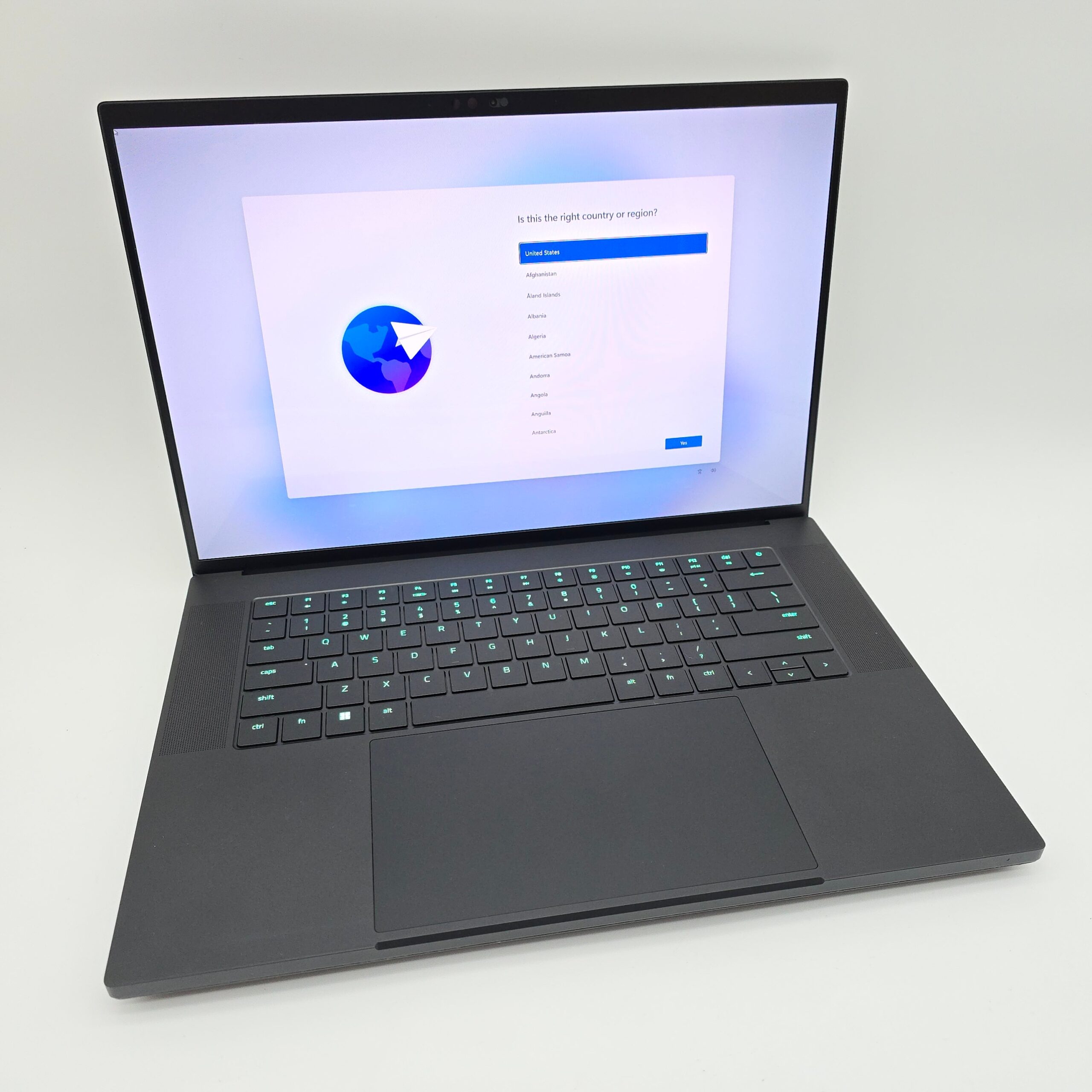 20241119_204944.jpg Razer Blade 16 OLED, RTX 4090, Intel i9-14900HX, 2TB NVMe, 64GB DDR5, Like New - Image 1
