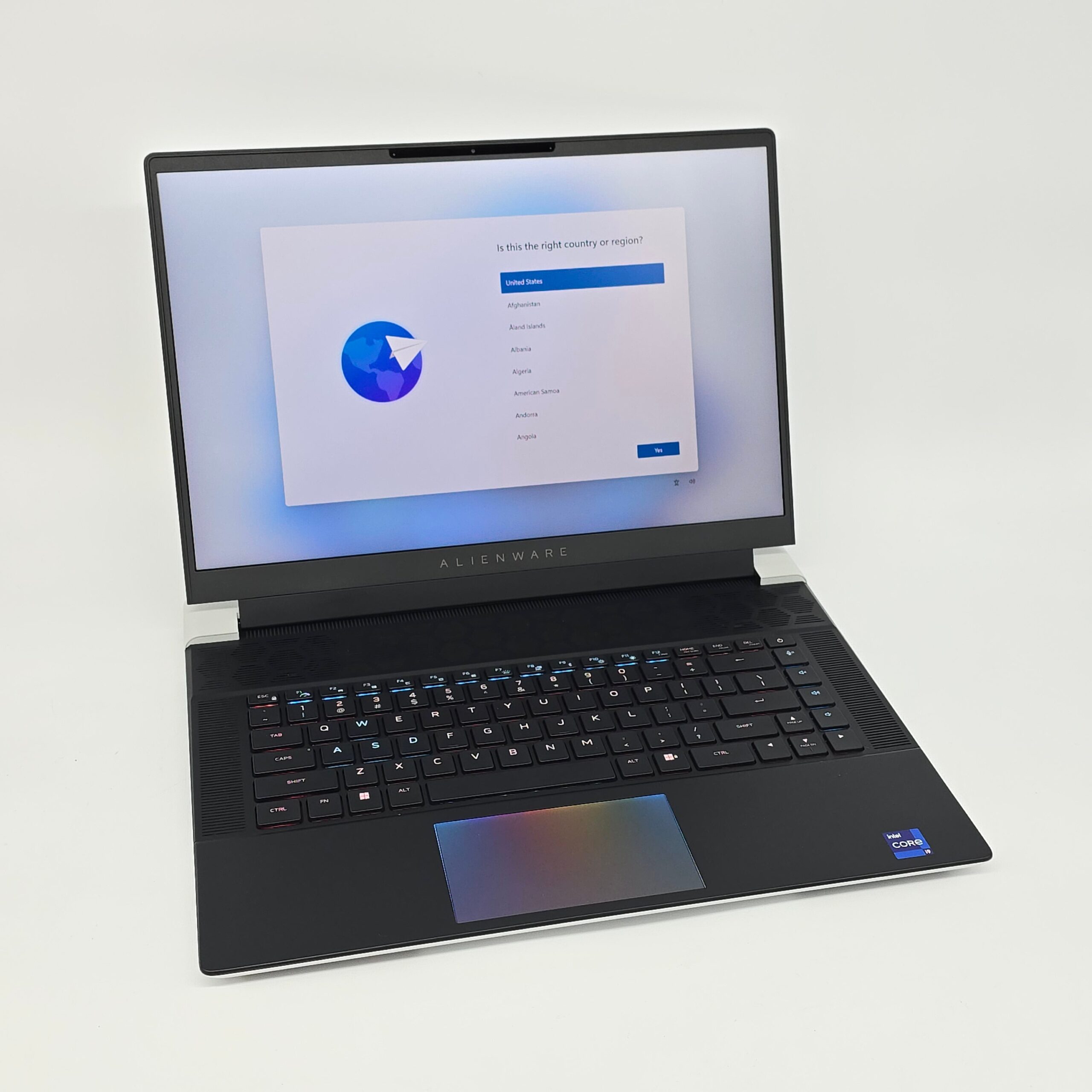 alienware-x16-r1-gaming-laptop-intel-i9-13900hk-32gb-ddr5-rtx-4080-nvidia-240hz.jpg Alienware X16 R1, RTX 4080, Intel i9-13900HK, 32GB DDR5, QHD+ 240Hz 16" Gaming Laptop - Image 1