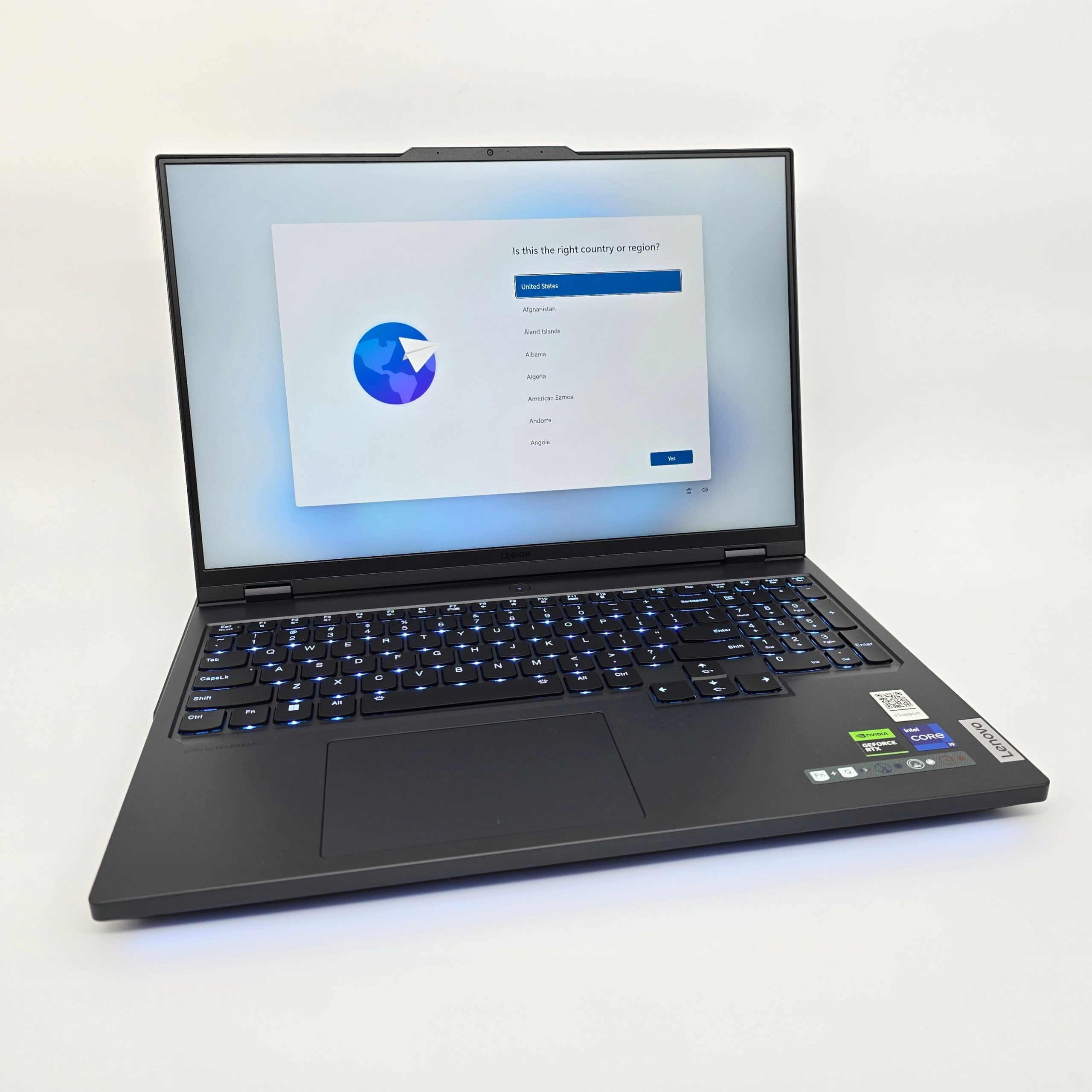 lenovo-legion-pro-7-4080-13900hx-gaming-laptop.jpg Lenovo Legion Pro 7i, RTX 4080, Intel i9-13900HX, 32GB DDR5, QHD+ 240Hz Gaming Laptop - Image 1