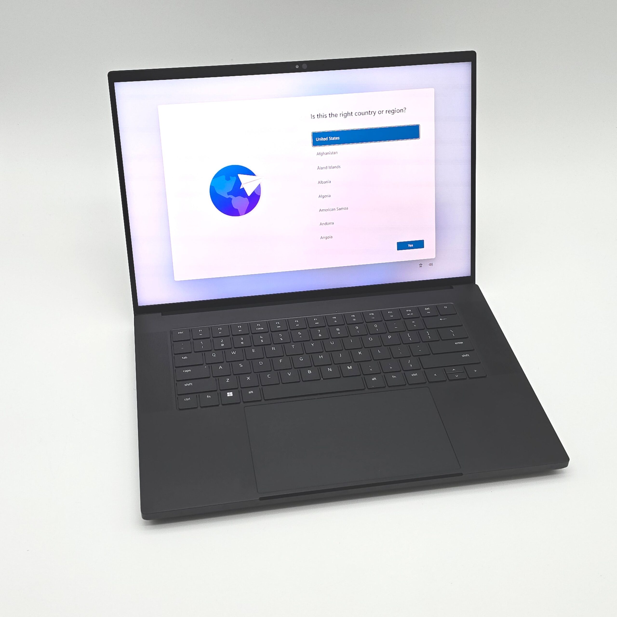razer-blade-16-rtx-4090-gpu-i9-13950hx-cpu-2tb-2400p-120hz-windows-gaming-laptop_5_cae8e730-080b-4b12-adf7-7329f4f90302.jpg Razer Blade 16, NVIDIA RTX 4090, Intel Core i9-13950HX, 120Hz QHD+, 32GB DDR5 Gaming Laptop - Image 1