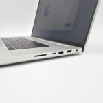 Razer Blade 18 Mercury White, NVIDIA RTX 4090, Intel i9-13950HX, 32GB DDR5, 2TB Storage, 18" QHD+ 240Hz LCD Gaming Laptop - Image 4