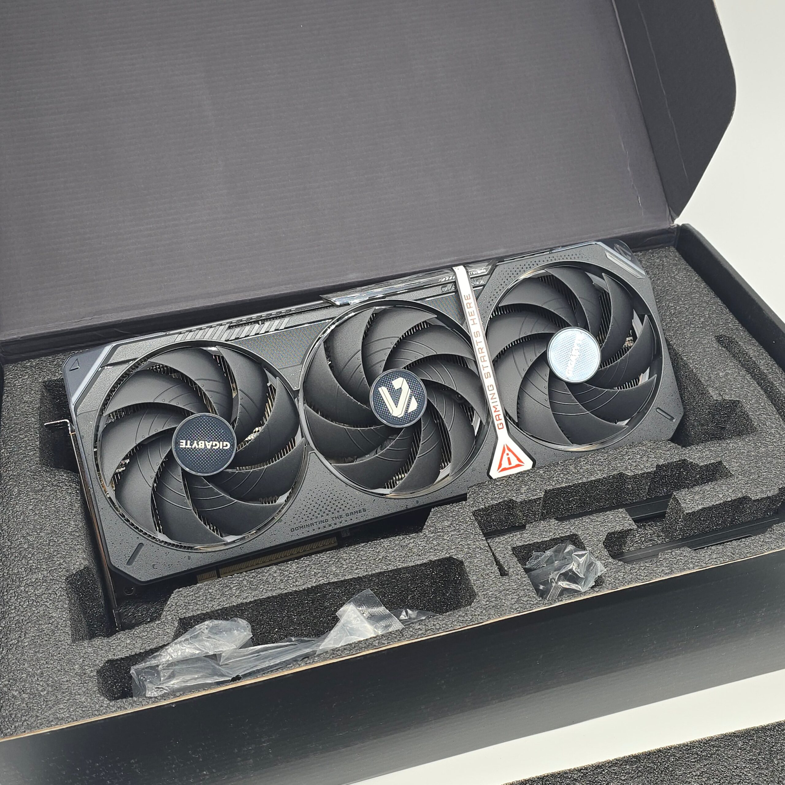 rtx-5080-gigabyte-gaming-oc-16gb-nvidia-gaming-graphics-card-gpu.jpg RTX 5080 Gigabyte Gaming OC 16GB, NVIDIA Gaming Graphics Card GPU - Image 1